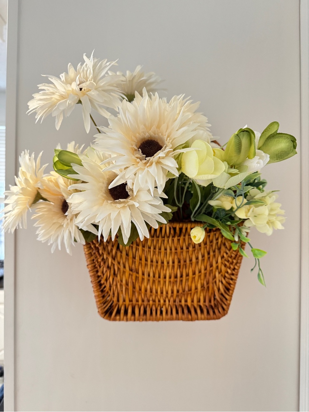 Vintage Woven hanging basket, willow basket, wall basket, brown